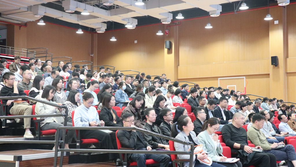 資訊動態(tài) | 明紀知法筑防線 廉潔自律樹新風——科信組織員工參加新明街道“紀法聯(lián)動進兩新”集中專題授課暨黨員輪訓