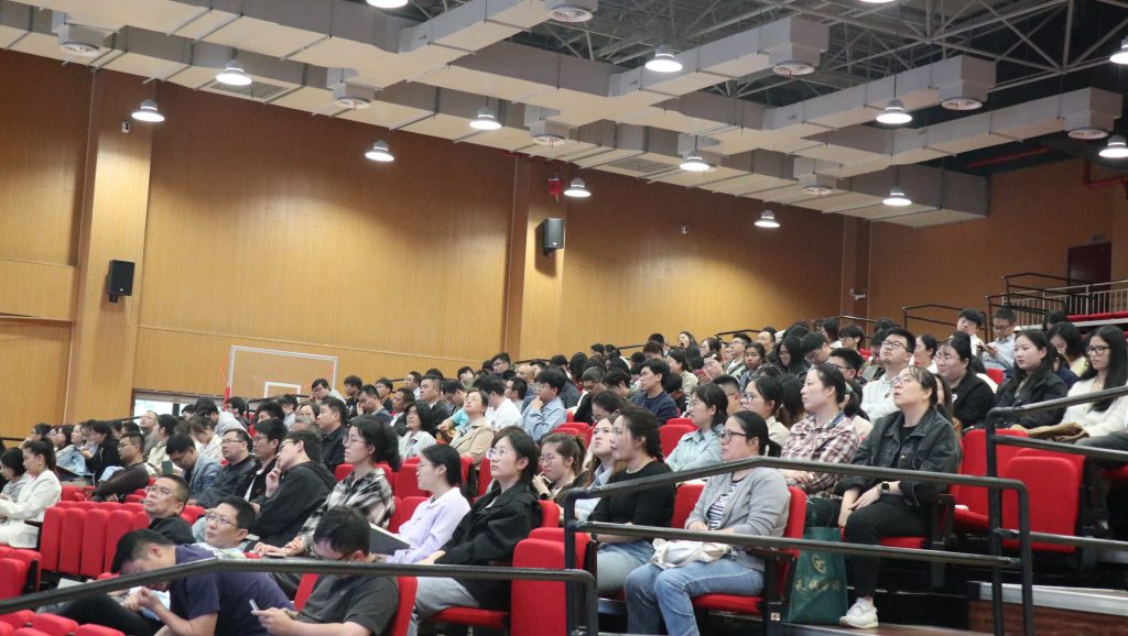 資訊動態(tài) | 明紀知法筑防線 廉潔自律樹新風——科信組織員工參加新明街道“紀法聯(lián)動進兩新”集中專題授課暨黨員輪訓
