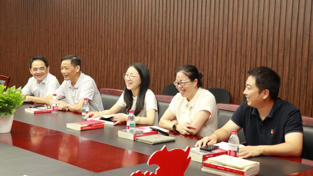迎七一讀經(jīng)典 聯(lián)建聚合力 | 科信聯(lián)合黨支部與新暉社區(qū)黨委共赴紅色書(shū)香之約